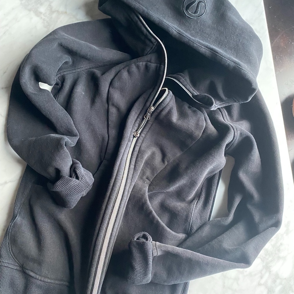 Lululemon black hoodie size 6
